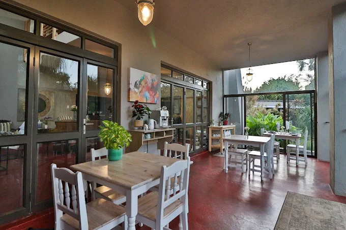 Ambience Inn Bed and Breakfast dining outdoors